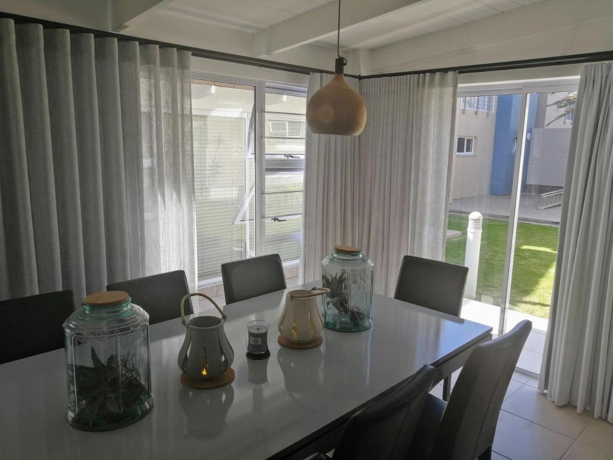 Waterfront Estate Self Catering F10 Apartment Суакопмунд Екстериор снимка